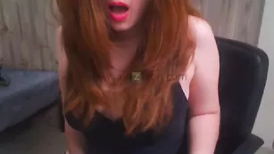 Рыжеволосая краля HotSexySandra безупречно заводит блядскими шалостями