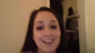Nakedkensie мнет свои пышные сиськи