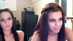 Шальная краля Sexyofficegirl развлекается с подружкой