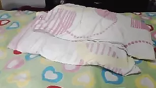 Знойная чертовка CamilaGomez трахает бритую пизду