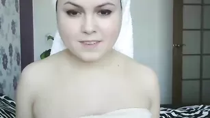 Озорная курва Cutediana показывает большие сиськи