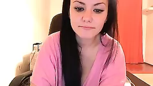 Lara23 мокрая пизда крупным планом