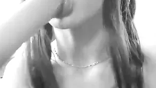 Милая дамочка Playboy0000 наминает сочное влагалище