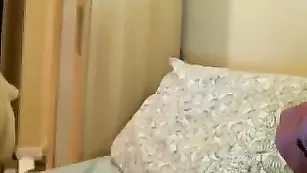 Знойная курва Bambi_vixen нежно теребит пизду