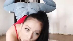 Изысканная крошка Lonelyst4r обнажает большую жопу