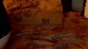 Обворожительная сучка с огромными буферами Tamila90 отлично балуется с резиновым хером