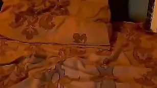 Обворожительная сучка с огромными буферами Tamila90 отлично балуется с резиновым хером