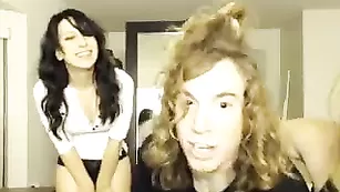 Милые девки Biancaandhubby обнажают свои попки