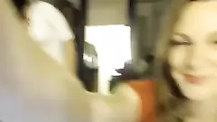 Милые девки Biancaandhubby обнажают свои попки