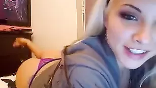 Stacy_Doll горячая цыпочка дрочит