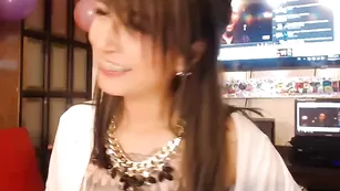 Татуированная сучка Dinaone позирует в эротичном белье