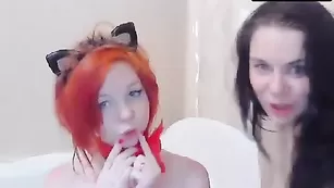 Яркие лесби ToryElita2 мастурбируют анальные дырочки