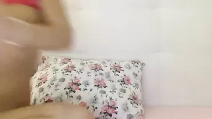 Jeniferjesson балуется с игрушками