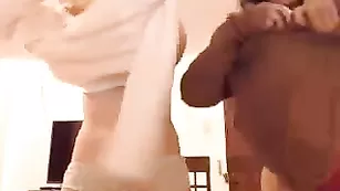 Симпатичные девушки Angie_mcqueen раздеваются и дрочат пизду