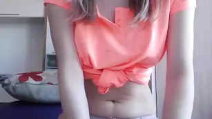 Стройная девка Evelyn18 позирует в нижнем белье