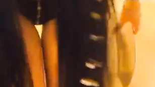 Похотливая соска KarolinaVIP наминает влагалище