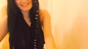 Похотливая соска KarolinaVIP наминает влагалище