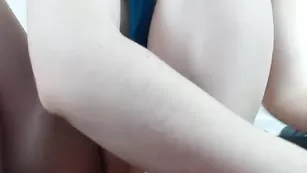 Шальная курва Eeeveee смачно трахает оба отверстия