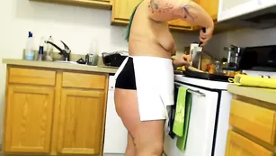 Роскошная бабенка Sugarbooty развлекается с вибратором