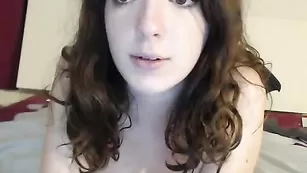 Симпатичная краля Foxy_c трахает анал фаллосом