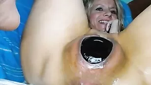 Роскошная шваль RaisaWetsX показывает широкую вагину