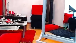 Грудастая курва ThessWhite позирует в эротичном белье