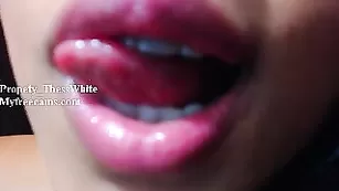 Грудастая курва ThessWhite позирует в эротичном белье