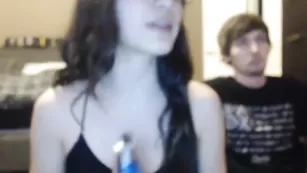 Крошка в очках Princessblah сосет пенис