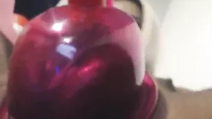 Светловолосая негритянка Spiceydoll мастурбирует вагину секс игрушкой