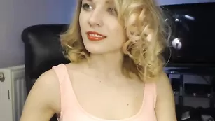 Фантастичная стерва Ingridblondy94 дрочит сочную киску