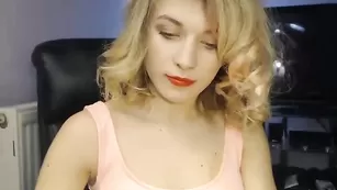 Фантастичная стерва Ingridblondy94 дрочит сочную киску