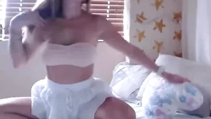 Замечательная путана Kendalltyler мастурбирует вагину