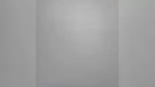 Озорные телочки Chika_bomb мастурбируют бритые пизденки