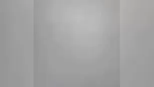 Озорные телочки Chika_bomb мастурбируют бритые пизденки