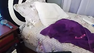 Похотливая шлюшка VeronicaChaos смачно мастурбирует пизду