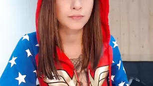 Пылкая шлендра Dinaone нежно теребит пизду