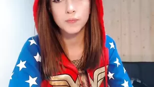 Пылкая шлендра Dinaone нежно теребит пизду