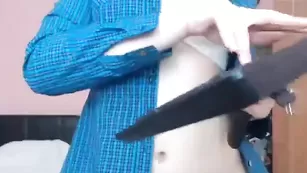 Morv забавляется с секс игрушками и секс машиной