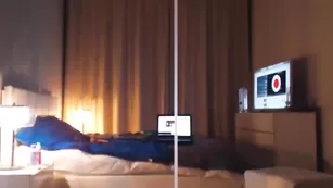 Соблазнительная шваль Squirtbetty трахает обе дырочки