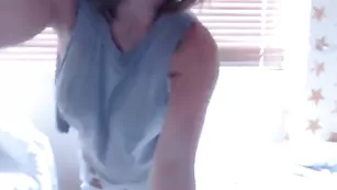 Милая телка Kendalltyler развлекается с секс игрушкой