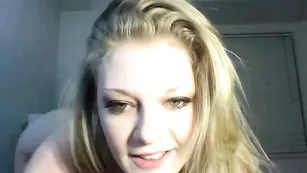 Шальная курва Ashleyy_x ласкает половые губки