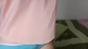 Симпатичная курва Antonia_shine показывает сиськи