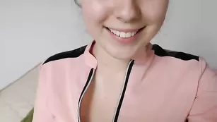 Симпатичная курва Antonia_shine показывает сиськи