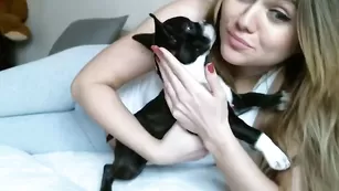 Замечательная детка Sweatdyana ласкает бритую киску