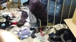 Молоденькая шваль Charlotte1996 мастурбирует пизду