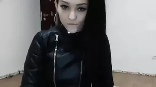 Черноволосая красотка Lonelyst4r соблазняет пышными формами