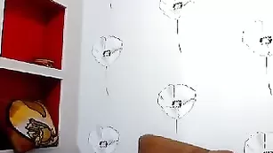 Строптивая блонда Moon_for_you показывает большие сиськи