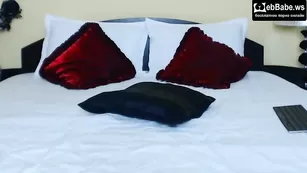 Симпатичная пассия ToryLove теребит пилотку пальчиками