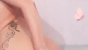 Зрелая блондинка Milo4ka забавляется со секс игрушками