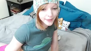 Очаровательная малышка Jaimeefae показывает отличную грудь